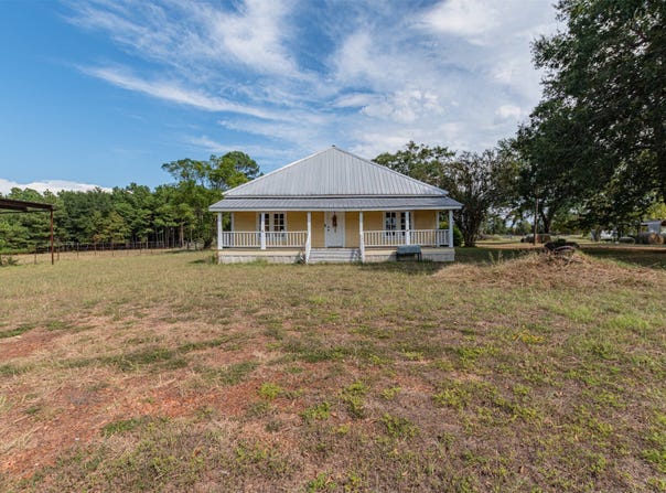 2073 Blackburn Road, Diana, TX 75640