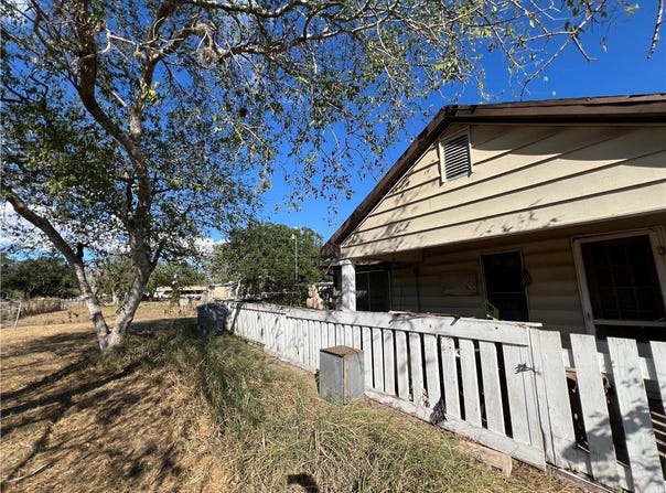 113 4th Street, Mathis, TX 78368
