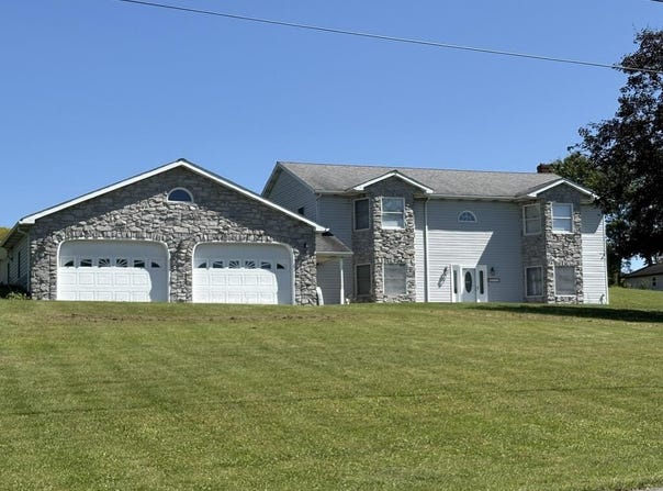 2149 Dutch Road, Loretto, PA 15940