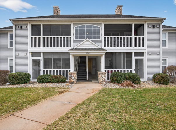 758 W Barrington Circle, Jackson, MI 49203
