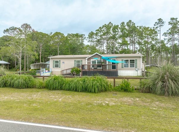 895 Cc Land Rd, Eastpoint, FL 32328