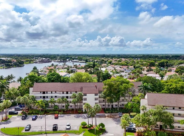12524 Shoreline Drive, Wellington, FL 33414