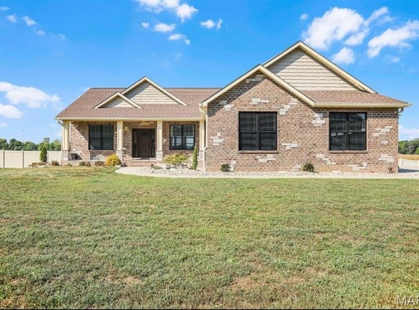 8357 Maple Grove Road, Troy, IL 62294
