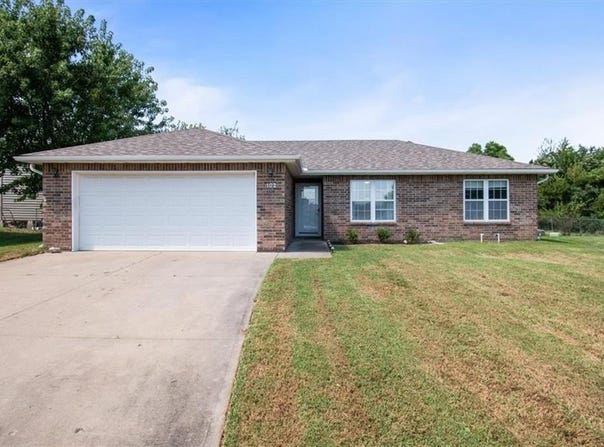 102 Shady Lane Drive, Warrensburg, MO 64093