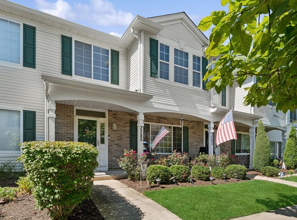2285 Reflections Drive, Aurora, IL 60502