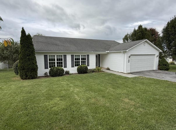 207 E Bailey Rd, Lewisburg, WV 24901