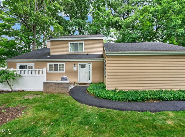 18 Willow Drive, Delmar, NY 12054