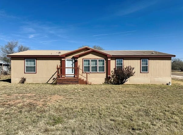 1307 15th St, Plains, TX 79355
