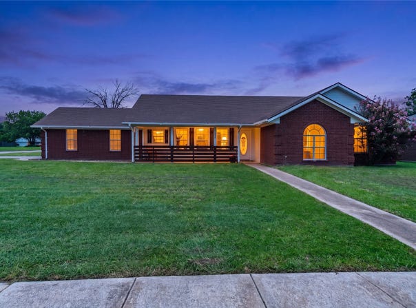 608 Aldridge Street, Commerce, TX 75428
