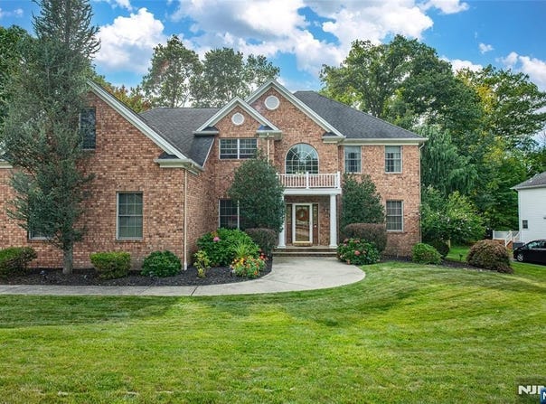 4 Hunter Drive, Mount Olive Township, NJ 07828