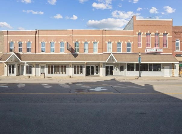 107 S Franklin St, Manchester, IA 52057