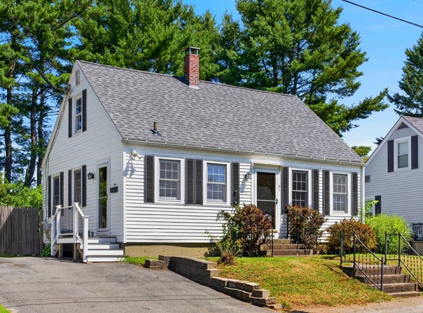 21 First Avenue, Augusta, ME 04330