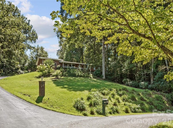 106 Holly Lane, Brevard, NC 28712