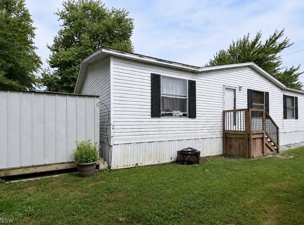 8 Eddy Road, Madison, OH 44057
