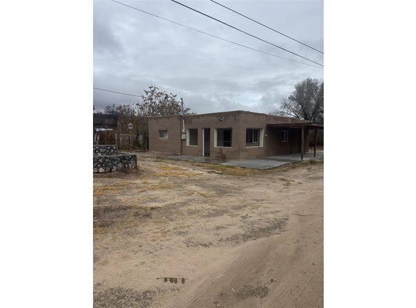 143 County Rd 51, Velarde, NM 87582