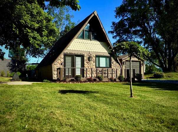 1864 N 24th Avenue, Mears, MI 49436
