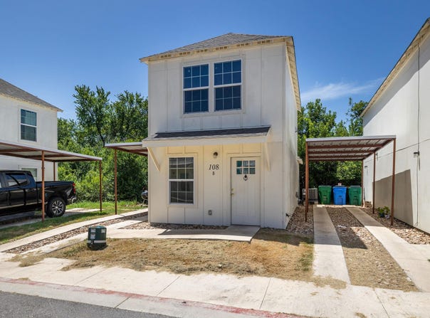 230 Debus Dr, Taylor, TX 76574