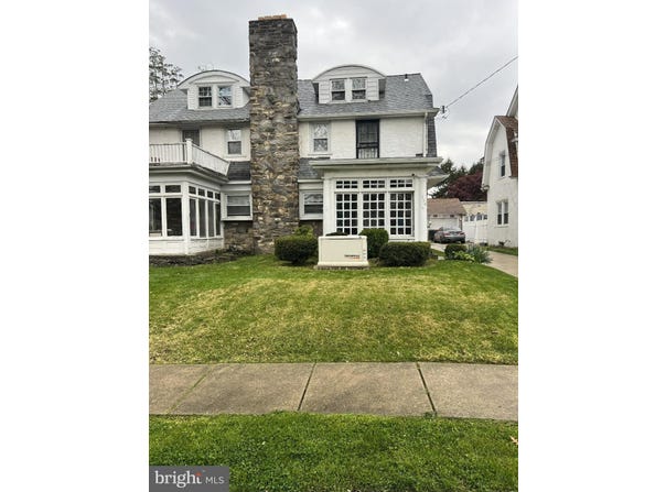 114 E PARKWAY Avenue, CHESTER, PA 19013