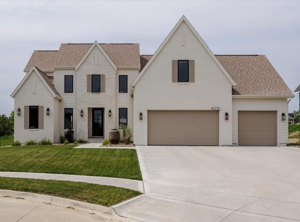 18238 Baxter Place, Clive, IA 50325