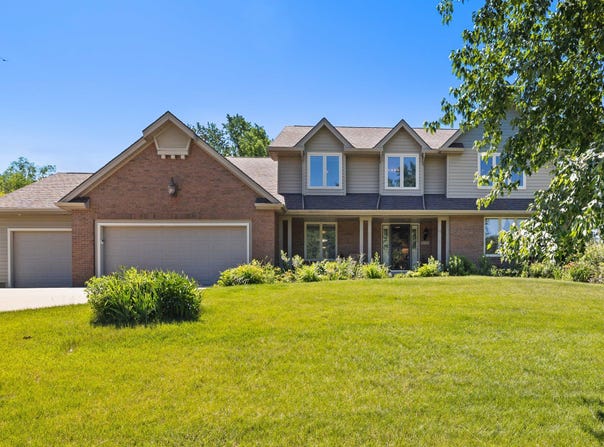 8620 Horton Circle, Urbandale, IA 50322