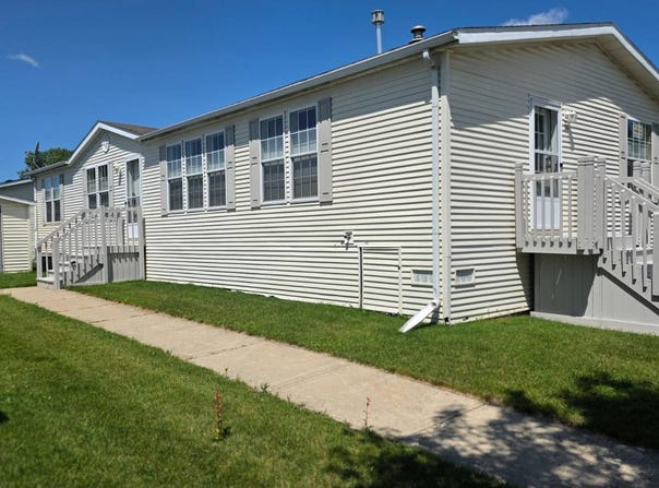 26 Ridgeway, Saline, MI 48176