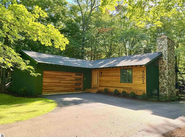 4005 E Oxford Drive, Leland, MI 49654