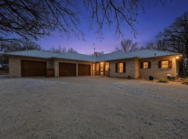 185 Silver Lakes Drive, Sunset, TX 76270