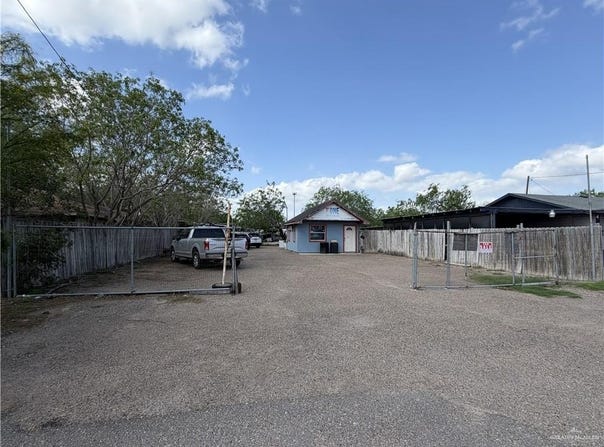 206 W Dicker Drive, Pharr, TX 78577
