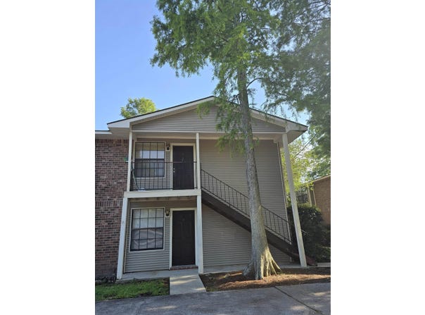 915 W Macci St, Gonzales, LA 70737