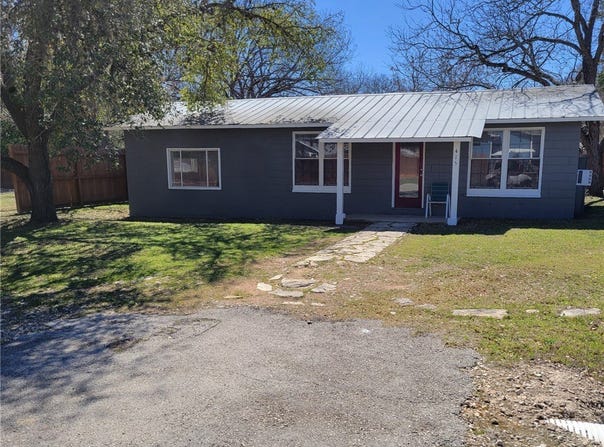 415 8th, Bandera, TX 78003