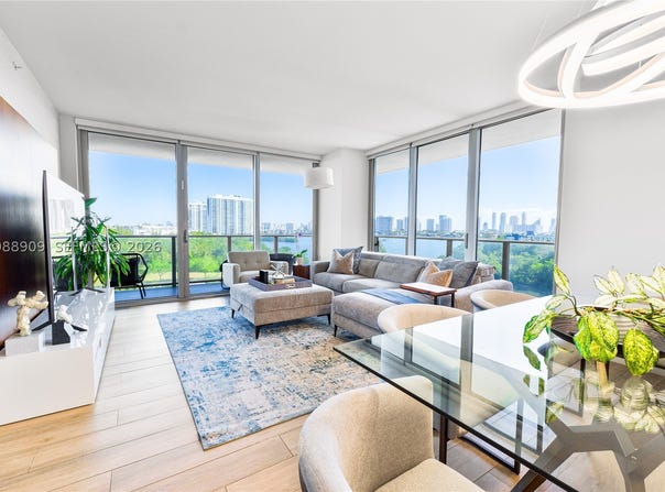 16385 Biscayne Blvd, North Miami Beach, FL 33160