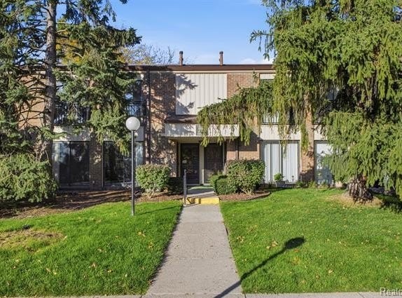 18217 University Park Drive, Livonia, MI 48152