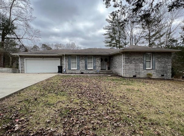 24 Cedar Heights, Pikeville, KY 41501