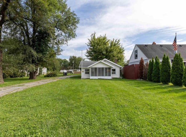 2215 Rehm Drive, Fort Wayne, IN 46819-1611