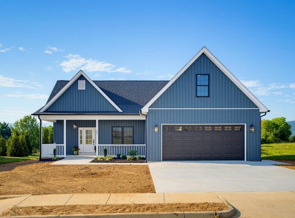204 LOCUST GROVE LN, STUARTS DRAFT, VA 24477