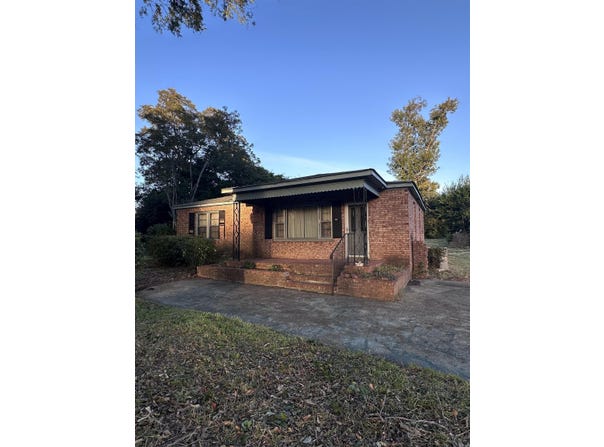 403 Oak Grove Road, Spartanburg, SC 29301