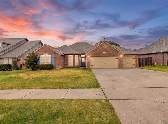 3945 S 217th E Avenue, Broken Arrow, OK 74014