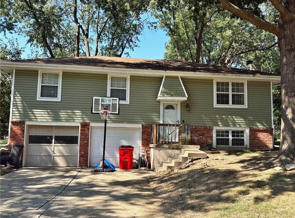 1610 SE Oak Street, Oak Grove, MO 64075
