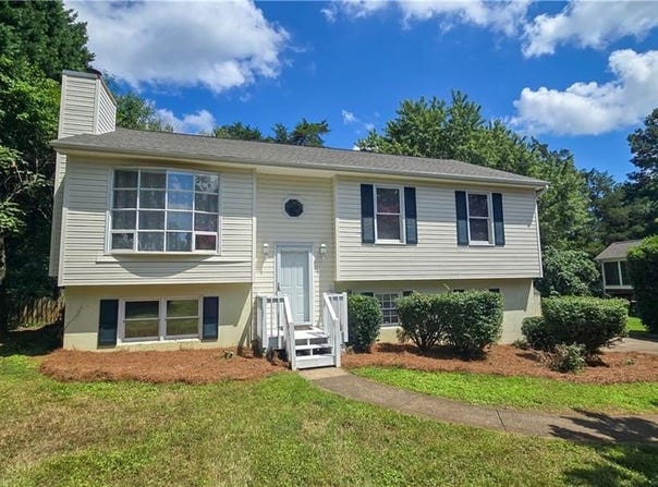 3581 Robinwest Drive, Pfafftown, NC 27040