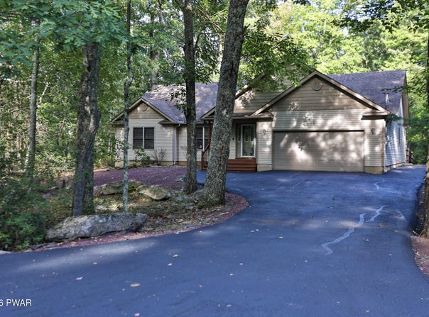 121 Goldrush Drive, Hawley, PA 18428