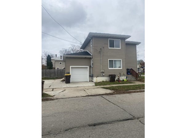 258 E Adams Street, Ionia, MI 48846