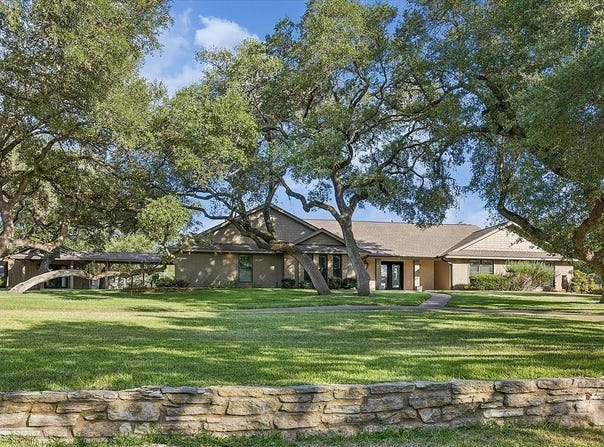 211 Rolling Hill Drive, La Grange, TX 78945