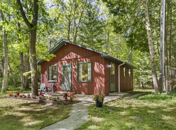 5328 Birch Trail, Honor, MI 49640