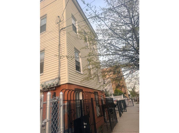 859 E 220 St, Bronx, NY 10467