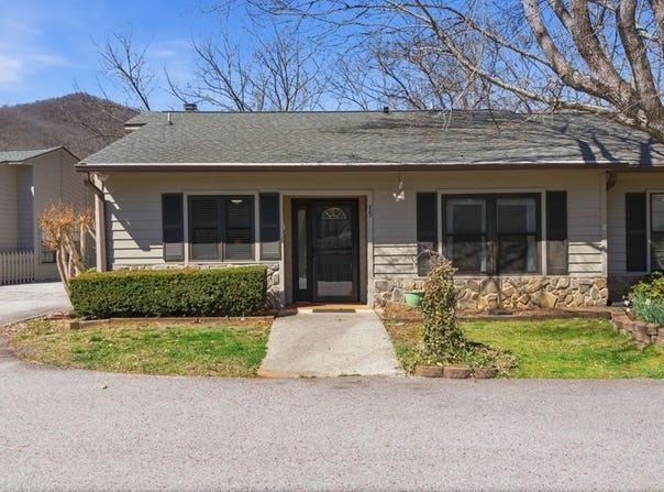 15 Plum Tree Ln, Franklin, NC 28734