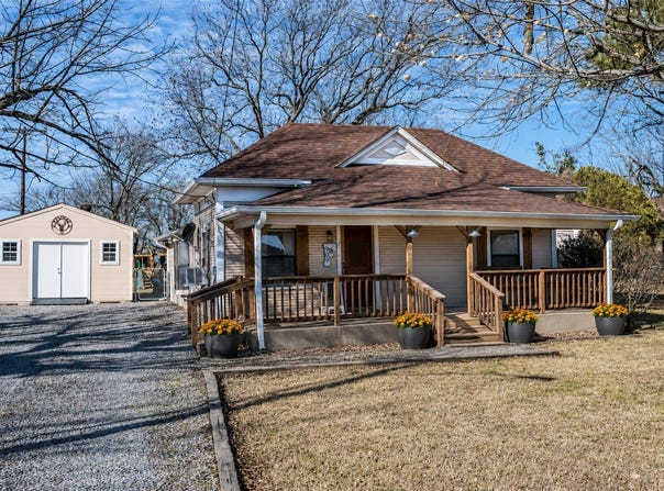 909 N Main Street, Ector, TX 75439