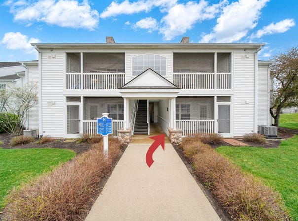 2738 S Knightsbridge Circle, Ann Arbor, MI 48105