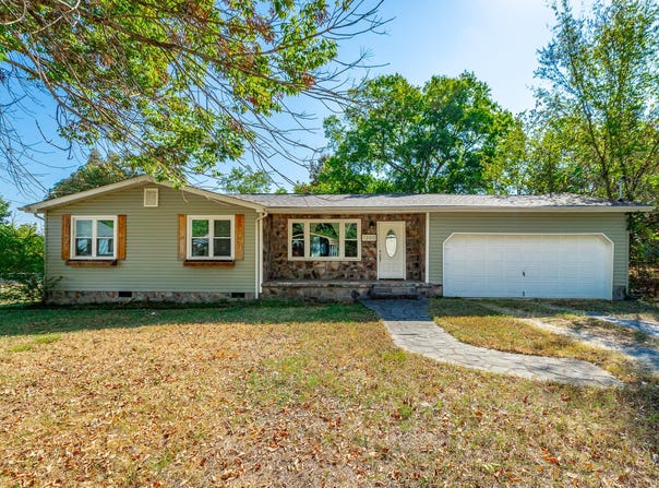 1300 Lee Street, Chickamauga, GA 30707