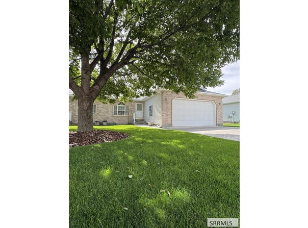 2934 E Oakhaven Circle, Ammon, ID 83406