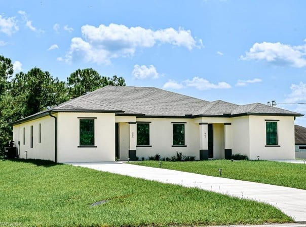 1124 Graystone Ave, LEHIGH ACRES, FL 33974